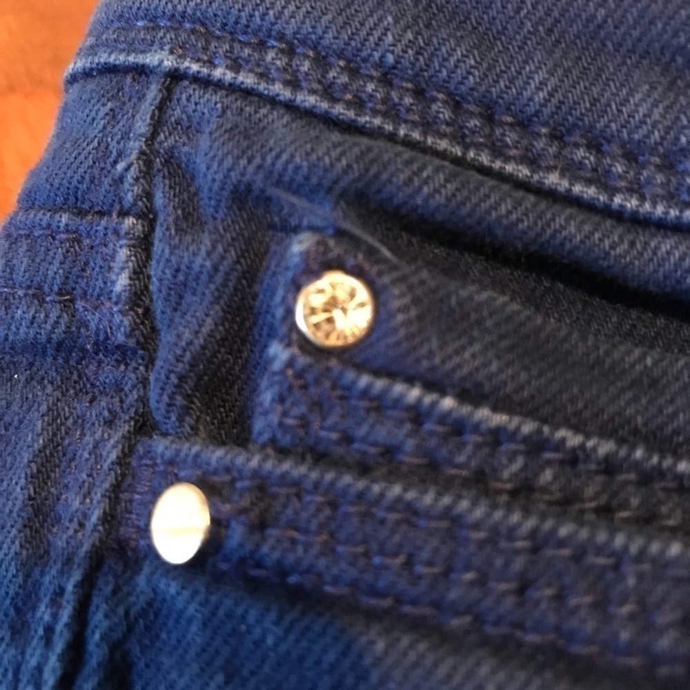 𝅺WHITE House Black Market slim Crop Jeans. - Picture 6 of 7